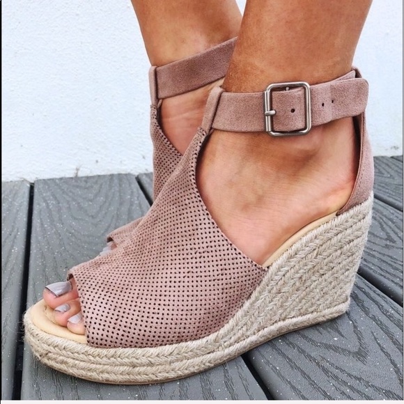 Dusty maybe wedges - Picture 2 of 3